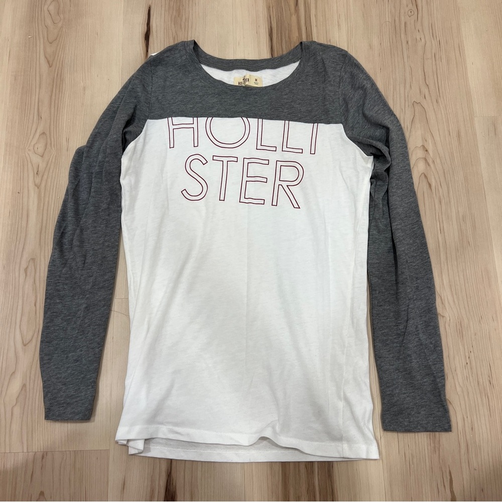 Hollister Logo Graphic Tee Size Medium